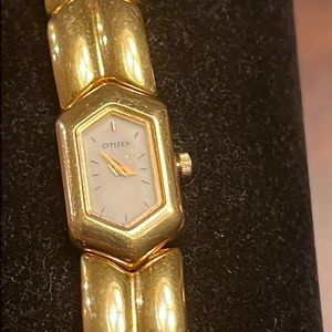 Citizen, vintage goldtone analog ladies, watch size 6